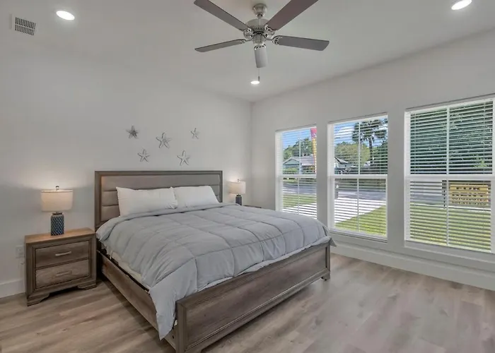 Apartment Chasing Dreams Townhome Ii Pensacola